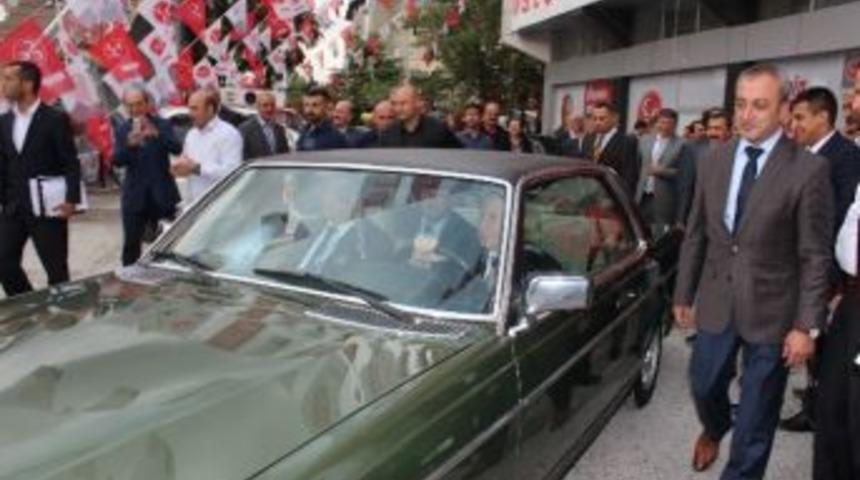 Bah&ccedil;eli, Se&ccedil;im İletişim Merkezine Kendi Arabasıyla Geldi