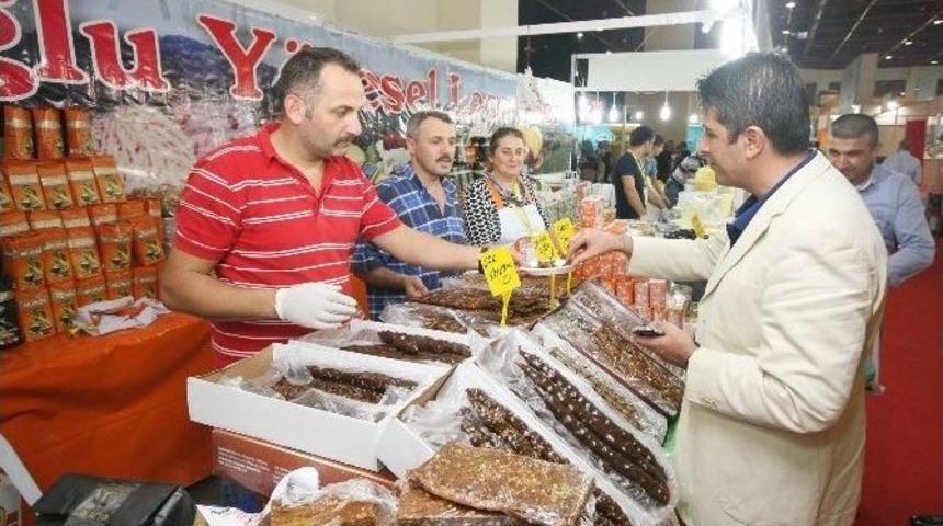 Fuar Ziyaret&ccedil;ilerini Başkan Turgay Gen&ccedil; Karşıladı