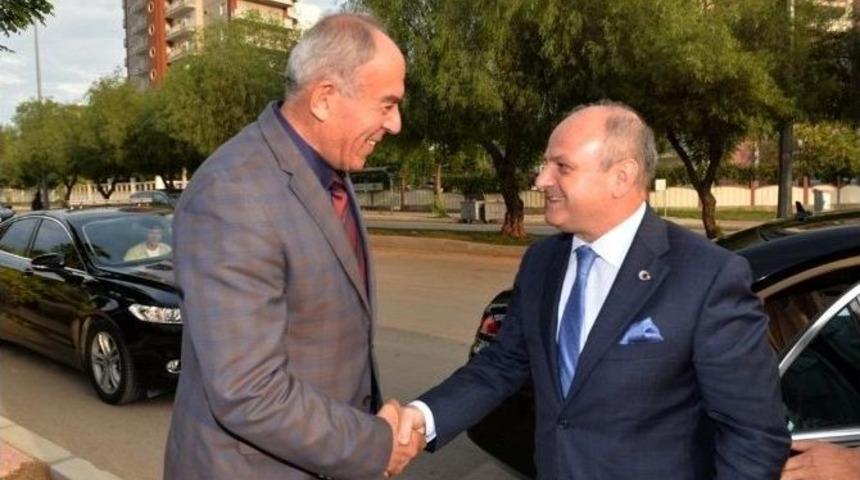 Vali &Ccedil;akacak&rsquo;tan, Mersin Alevi K&uuml;lt&uuml;r Derneği&rsquo;ne Ziyaret