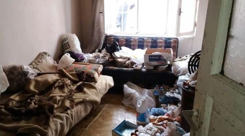 Evden 2 Kamyon Çöp Çıktı