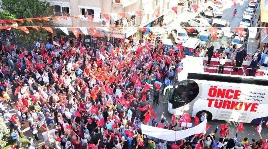 Kılı&ccedil;daroğlu&rsquo;na İzmir&rsquo;de Sevgi Seli