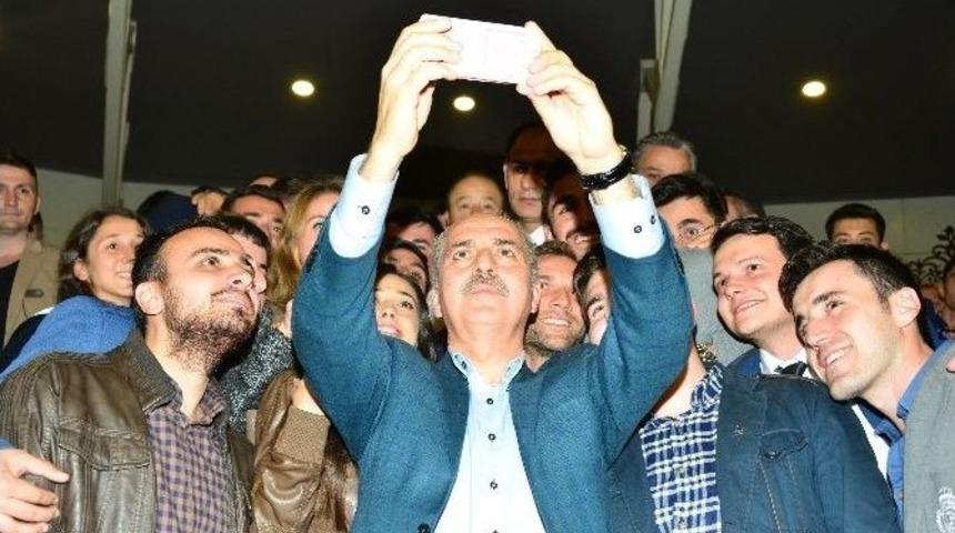 Kurtulmuş, Gen&ccedil;lerle &Ouml;z&ccedil;ekim Yaptı