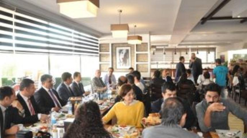 Tunceli&rsquo;ye Atanan &Ouml;ğretmenlere Kahvaltı