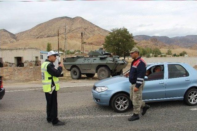 Oltu’da Trafik Denetimleri Devam Ediyor