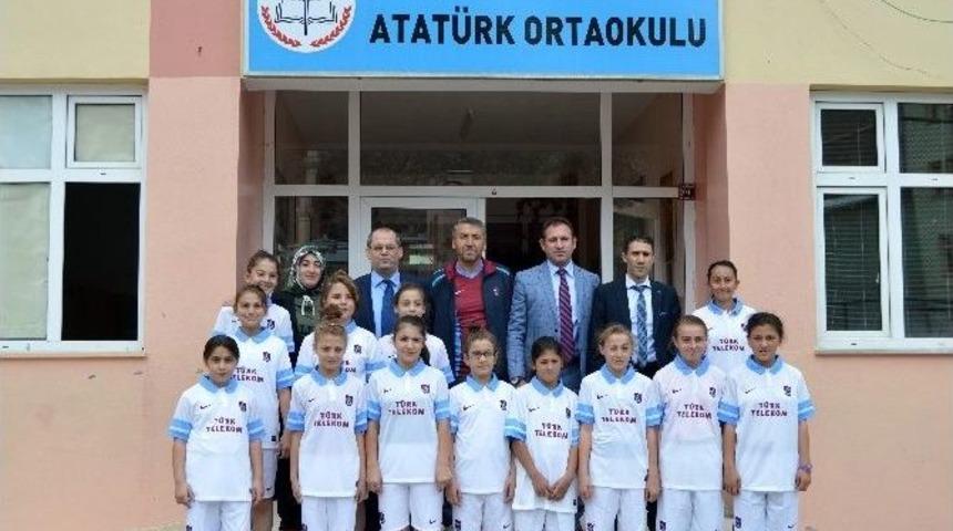 Torul&rsquo;da Trabzonspor Sevgisi Aşılanmaya Devam Ediyor