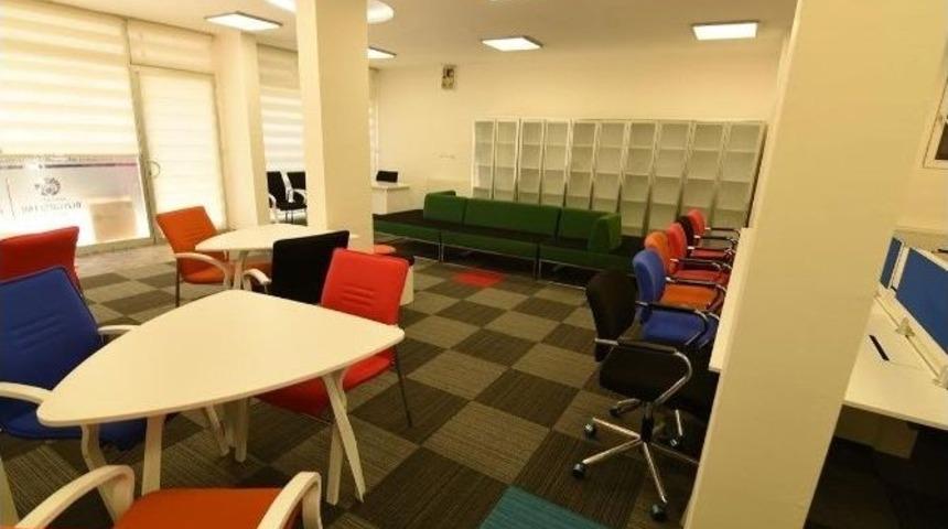 Turgut &Ouml;zal K&uuml;t&uuml;phaneleri A&ccedil;ılıyor