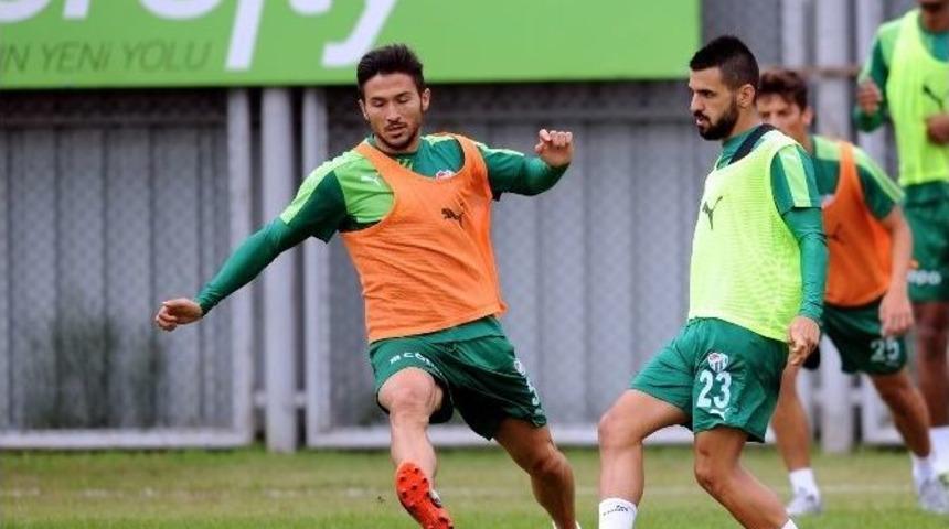 Bursaspor &Ccedil;alışmalarını S&uuml;rd&uuml;r&uuml;yor