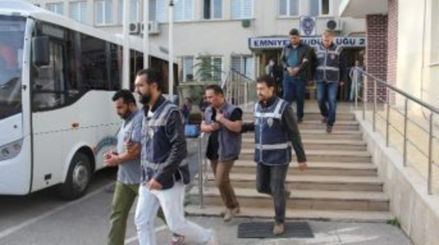 Silah Ka&ccedil;ak&ccedil;ısı 3 Kişi Tutuklandı