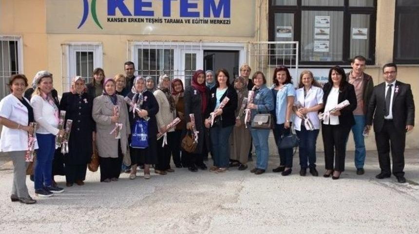 Başkan Yardımcısı G&uuml;lferah G&uuml;ral &Ccedil;i&ccedil;eklerle Kansere Dikkat &Ccedil;ekti