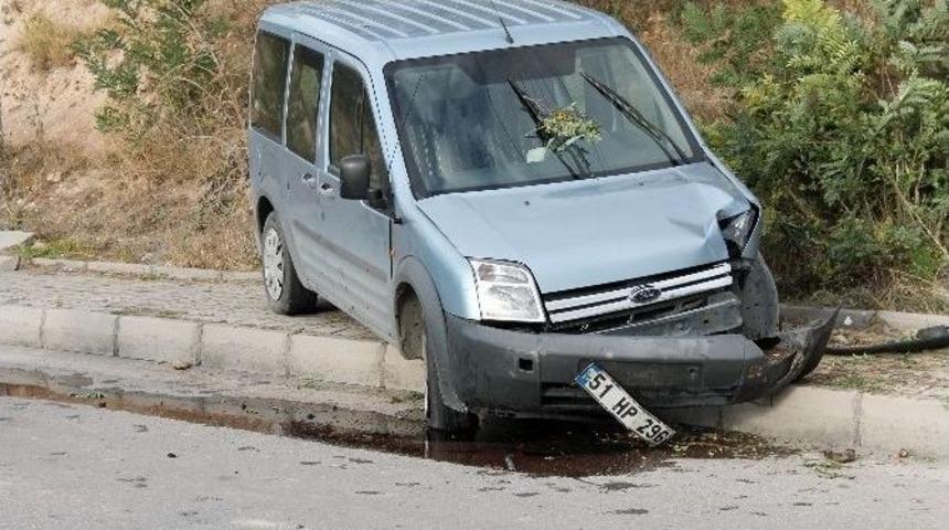 Niğde&rsquo;de Polis Ekipleri Kaza Yaptı: 2 Yaralı