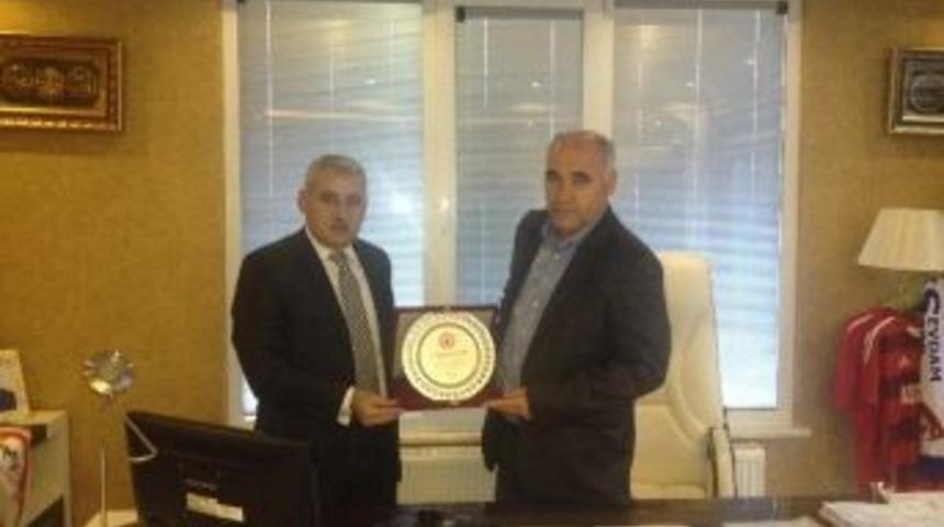 Sadef&rsquo;ten Abdurrahman G&uuml;ng&ouml;r&rsquo;e Plaket