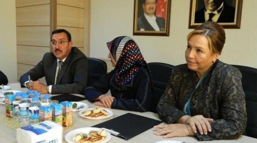 B&uuml;lent T&uuml;fenkci, Ziyaretlerini S&uuml;rd&uuml;r&uuml;yor