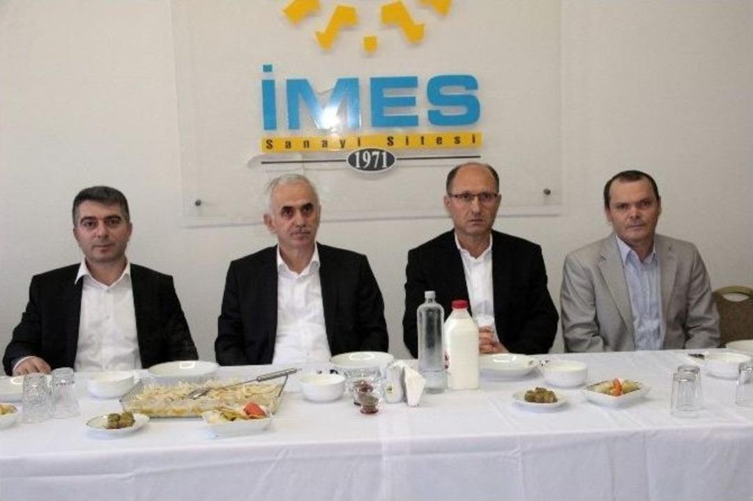 Ak Partili Milletvekili Partinin İcraatlarını Su Bardağını Doldurarak Anlattı