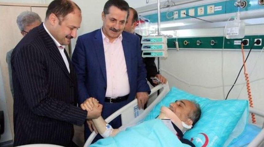 Faruk &Ccedil;elik, Kazada Yaralanan Fakıbaba&rsquo;yı Ziyaret Etti