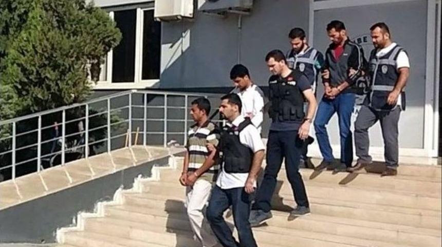 Sahte Kamu G&ouml;revlileri Polise Yakalandı