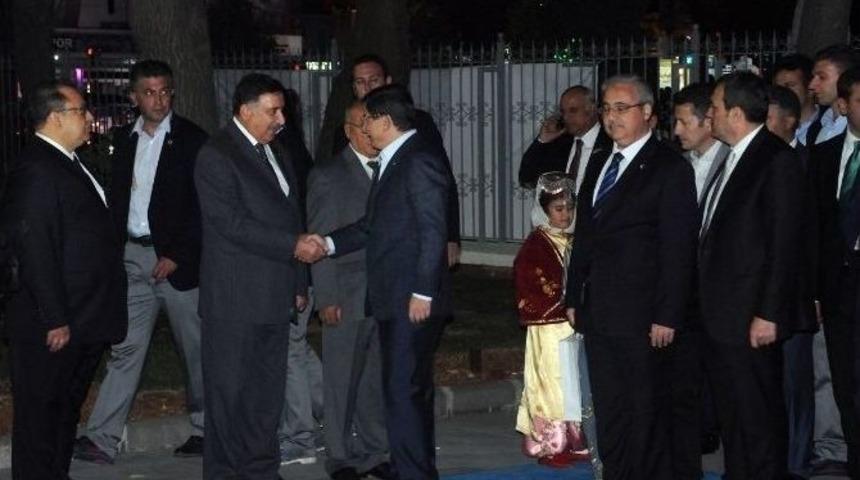 Başbakan Davutoğlu&rsquo;na Davullu Zurnalı Karşılama