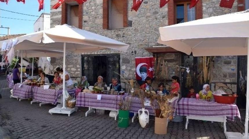&Ccedil;eşme&rsquo;de Germiyan Festivali Başladı
