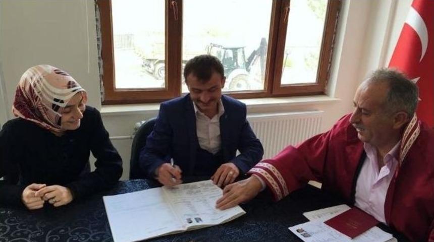 Trabzonlu &Ccedil;ift Hakkari&rsquo;de Evlendi