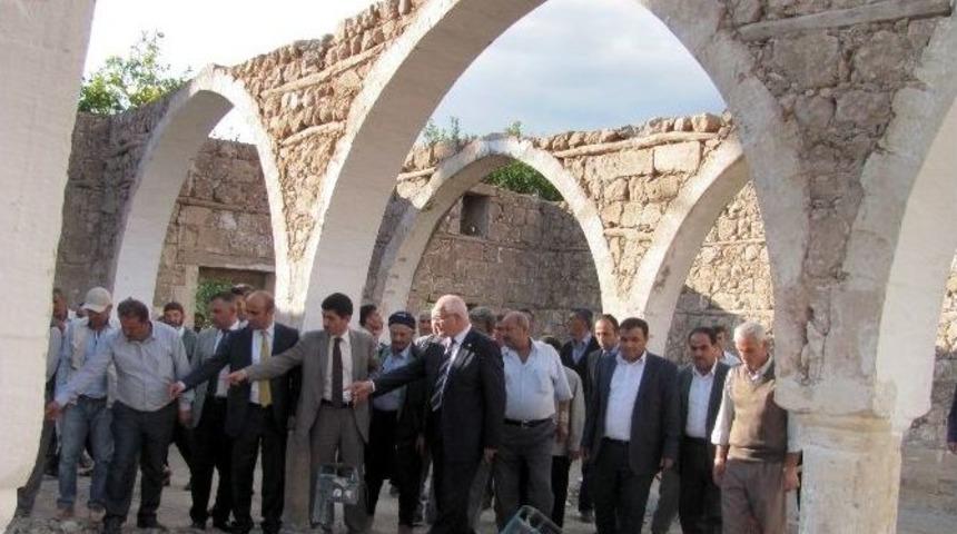 Milletvekili Erdoğan Tarihi Camide Başlatılan Restorasyon &Ccedil;alışmalarını İnceledi