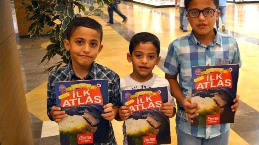 Piazza Avm&rsquo;den D&uuml;nya &Ccedil;ocuk G&uuml;n&uuml;&rsquo;nde Hediye Yağmuru