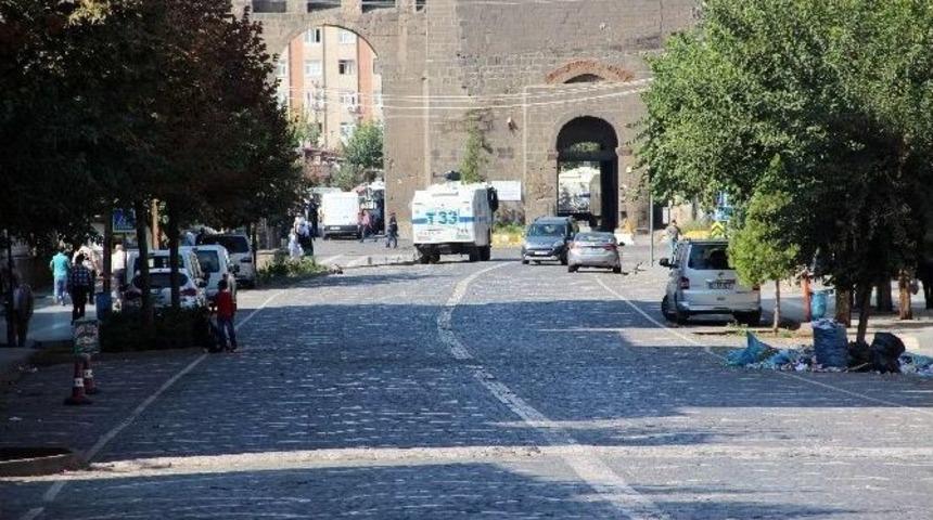 Diyarbakır&rsquo;da Polise Bombalı Tuzak: 1 Şehit