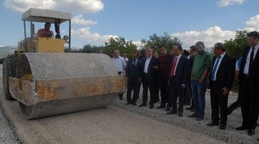 13 Milyonluk Grup Yolu’na İlk Asfalt Döküldü