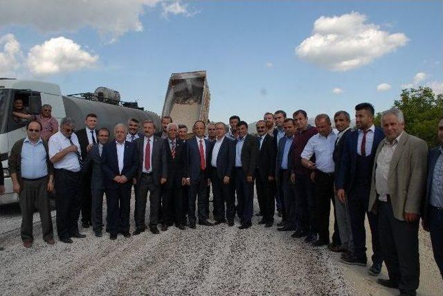 13 Milyonluk Grup Yolu’na İlk Asfalt Döküldü