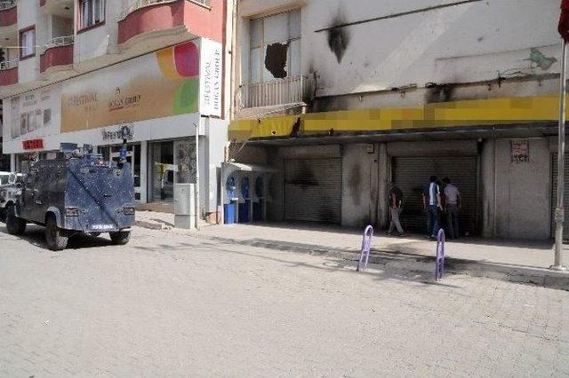 Cizre’deki İzinsiz Gösterilerde İş Yerleri Ve Resmi Kurumlar Zarar Gördü