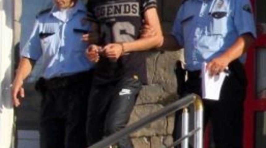 Ev Sahibinin İhbarı &Uuml;zerine Yakalanan 1 Hırsız Tutuklandı