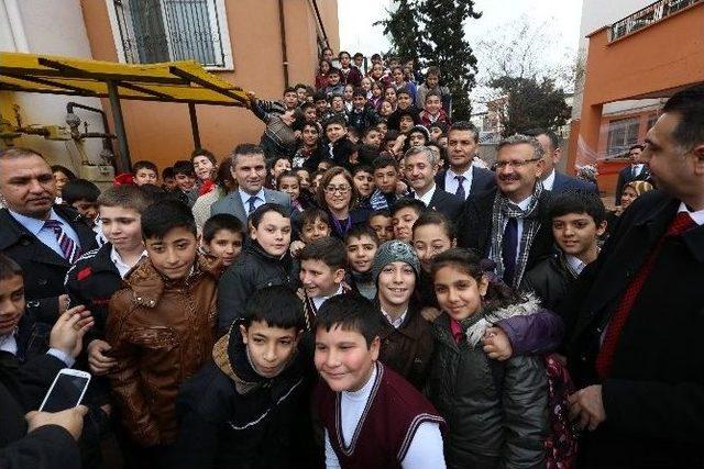 Büyükşehir Belediyesi Başkanı Fatma Şahin’den Eğitime Dev İstihdam