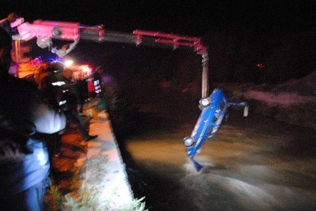 Amasya’da Otomobil Irmağa Uçtu