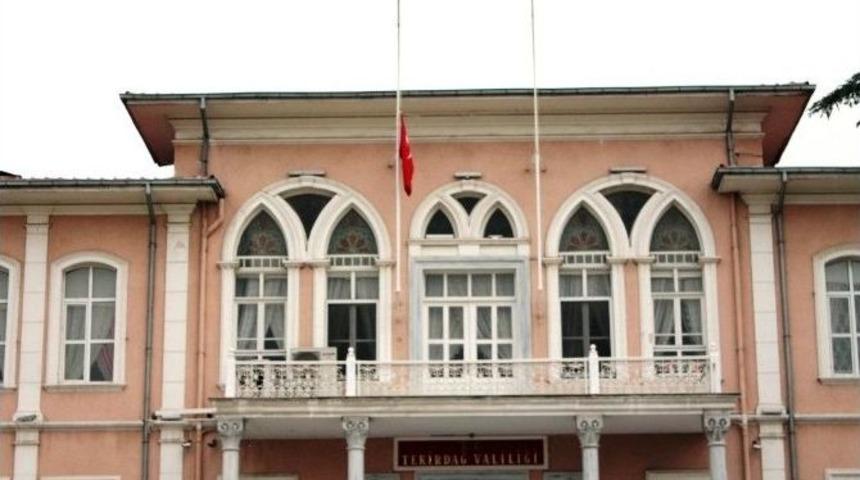 Bayraklar Yarıya İndirildi