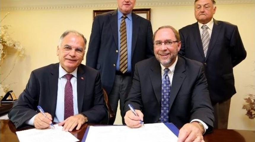 Kesişen Zaman Anıtı A&ccedil;ıldı