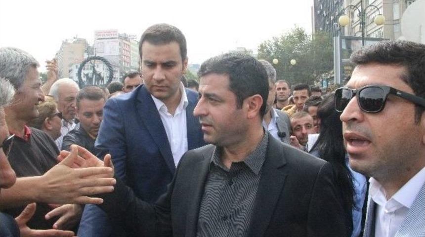 Hdp Eş Genel Başkanı Demirtaş G&ouml;zyaşlarına Boğuldu