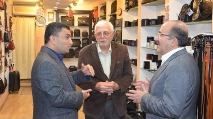 Başkan G&uuml;mr&uuml;k&ccedil;&uuml;oğlu, Uzunsokak&rsquo;ta Vatandaşlarla G&ouml;r&uuml;şt&uuml;