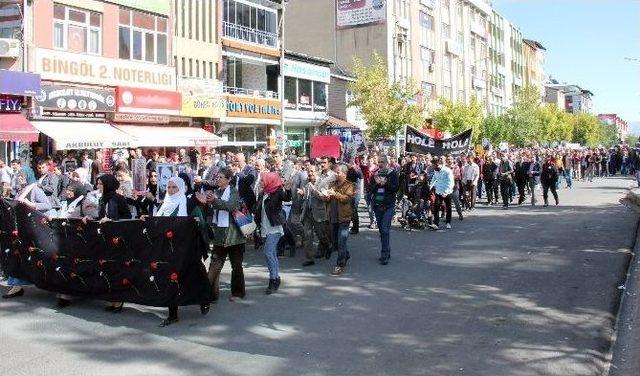 Saldırıya Kitlesel Protesto