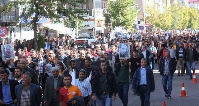 Saldırıya Kitlesel Protesto