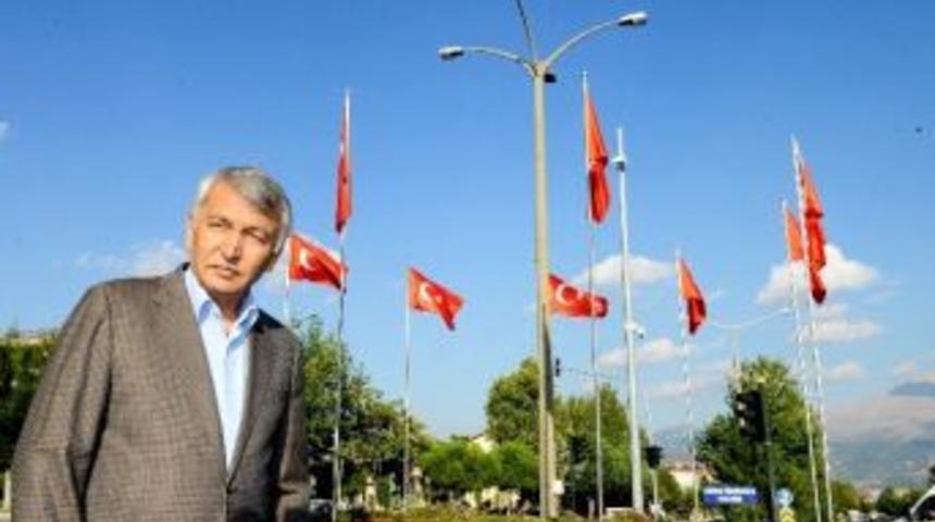 Isparta Kavşaklarında T&uuml;rk Bayrağı Dalgalanacak