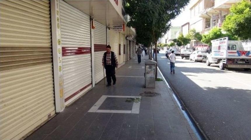 Ankara&rsquo;daki Saldırıdan Dolayı Batman&rsquo;da Bazı Esnaf Kepenk A&ccedil;madı