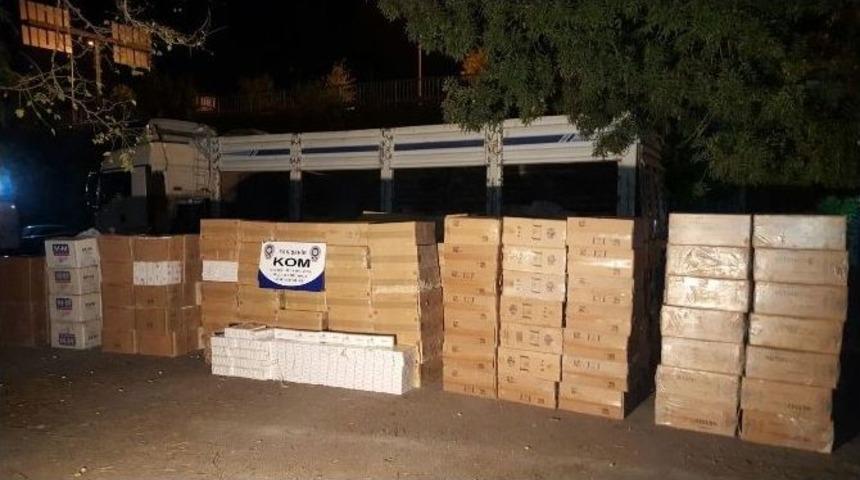 Turizm Şirketi Otob&uuml;slerinde Ka&ccedil;ak Sigara Yakalandı