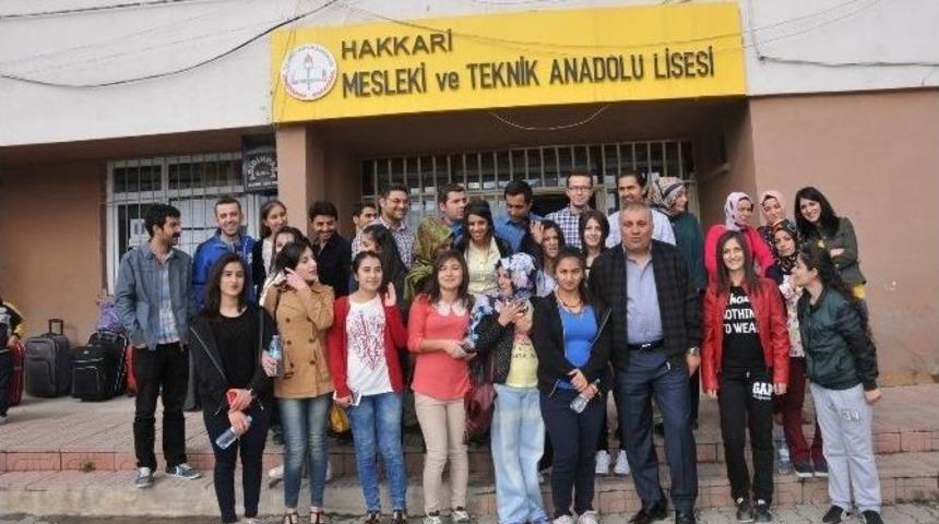 Hakkarili &Ouml;ğrenciler Portekiz&rsquo;e Uğurlandı
