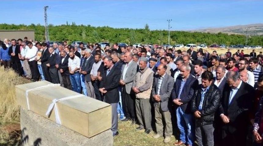 Ad&uuml;&rsquo;l&uuml; Canberk Bakış, Memleketinde Toprağa Verildi