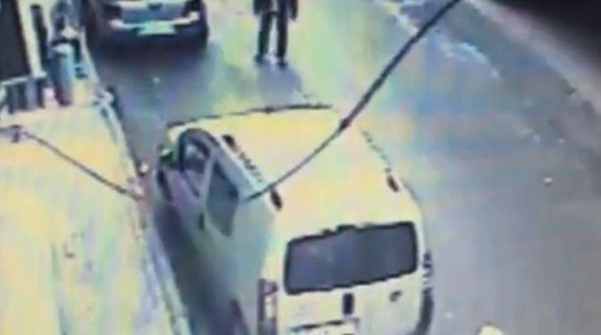 Polis Oto Hırsızlarını Yakalamak İ&ccedil;in Pusu Kurdu