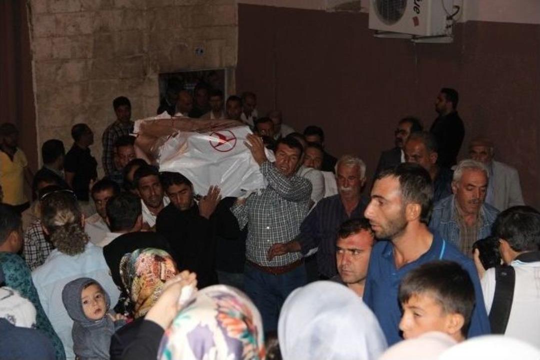 Ter&ouml;r Saldırısının K&uuml;&ccedil;&uuml;k Kurbanı Babasıyla Yan Yana Toprağa Verildi