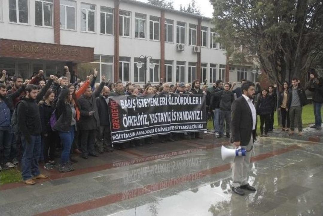 &Uuml;niversite &Ouml;ğrencileri Dersleri Boykot Etti