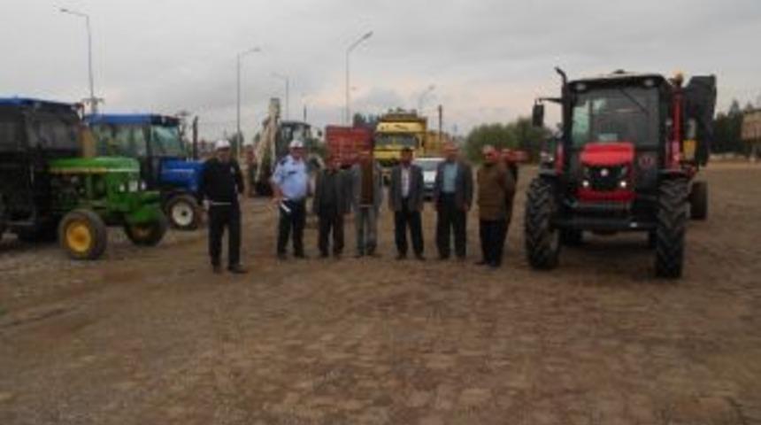 Yıldızeli&rsquo;nde Trakt&ouml;r S&uuml;r&uuml;c&uuml;leri Uyarıldı