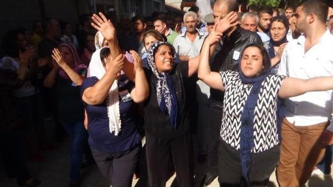 Ter&ouml;r Kurbanı Necla&rsquo;nın Gelinliği Tabutuna &Ouml;rt&uuml; Oldu