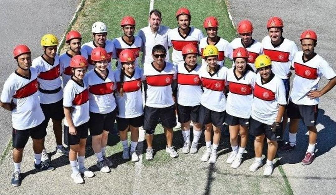 İzmirli Kadın İtfaiyecilerin B&uuml;y&uuml;k Başarısı