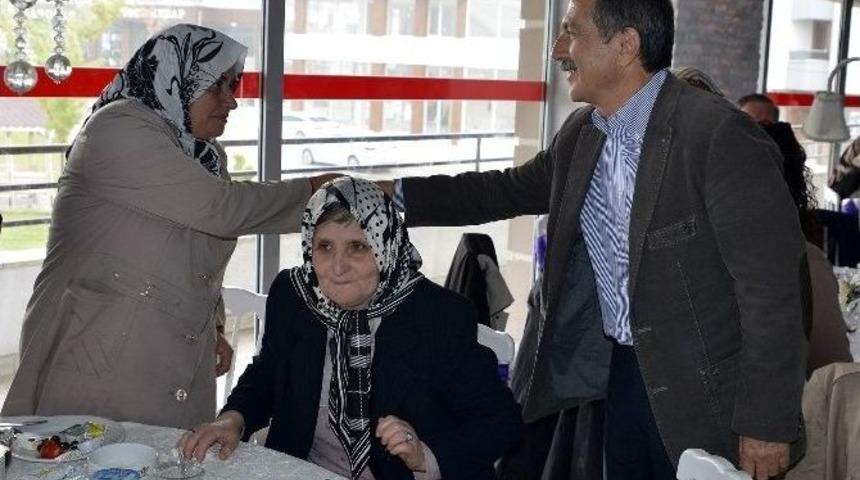 Başkan Ata&ccedil; Şehit Aileleri İle Birlik Mesajı Verdi;