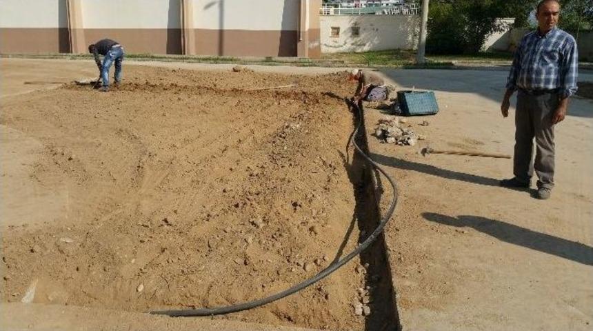 Sulama Tesisatı &Ccedil;alışmaları Devam Ediyor